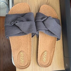 Aerie Gray Women's Sandals